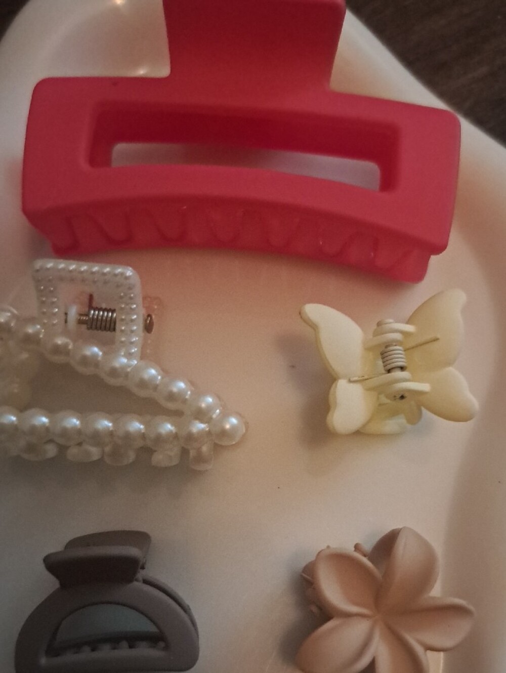 5-Piece Hair Claw Clip Set β Pink, Pearl & Neutral Flower Matte New - Picture 4 of 5